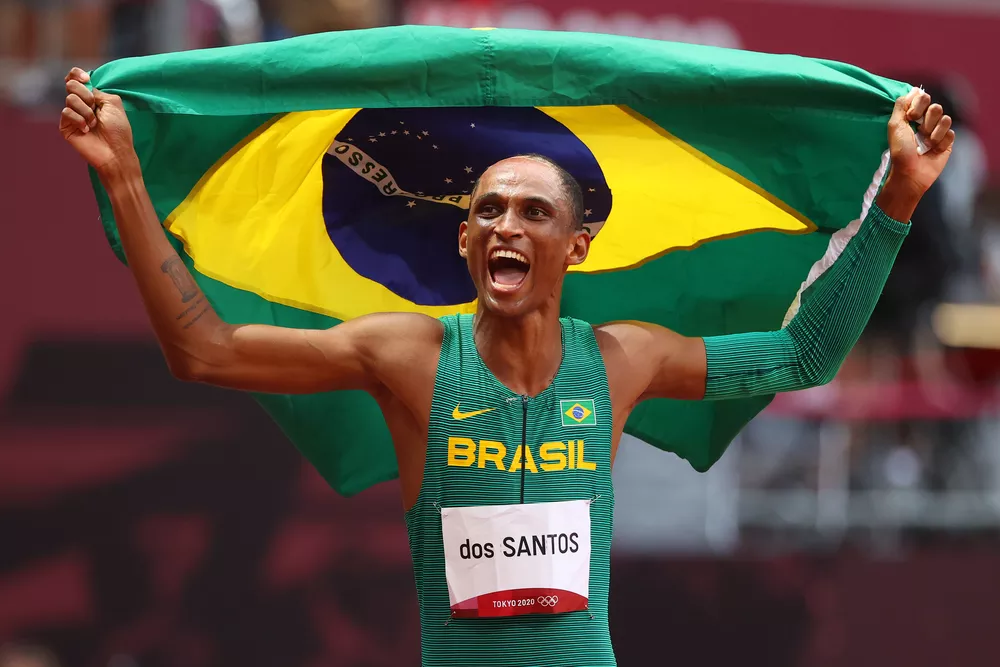 Alison dos Santos é um dos favoritos a levar medalha de ouro no atletismo em Paris 2024