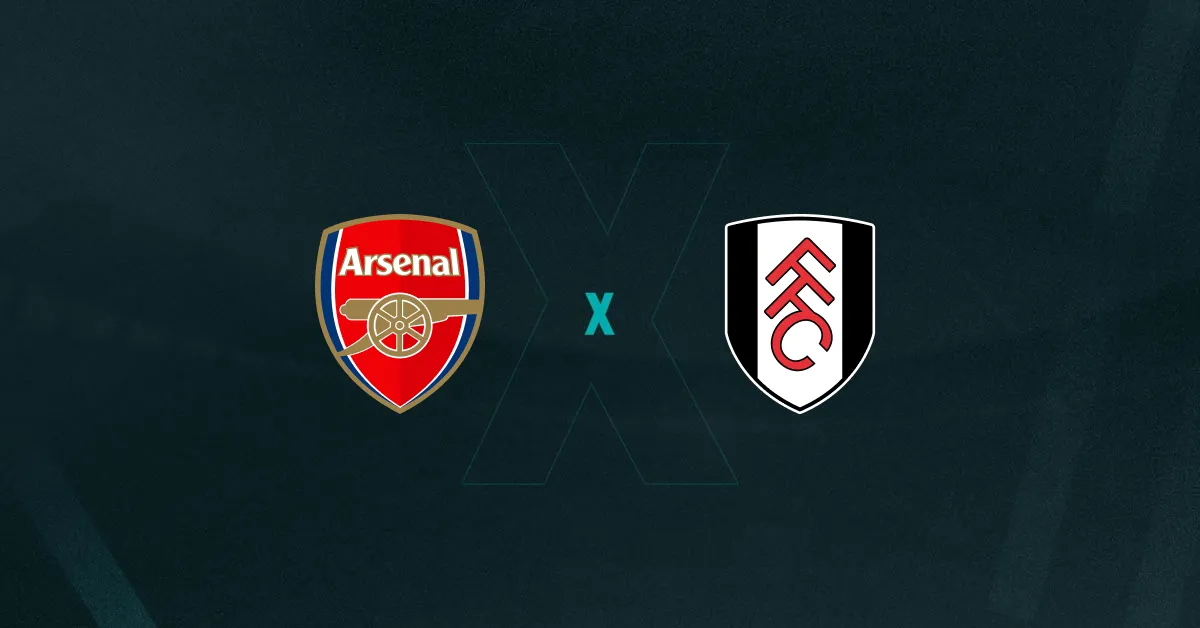 Escudos de Arsenal e Fulham, que duelam pela Premier League