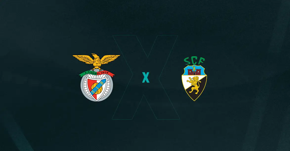 Escudos de Benfica x Farense, que se enfrentam hoje pela 27ª rodada do Campeonato Português 2024/25.