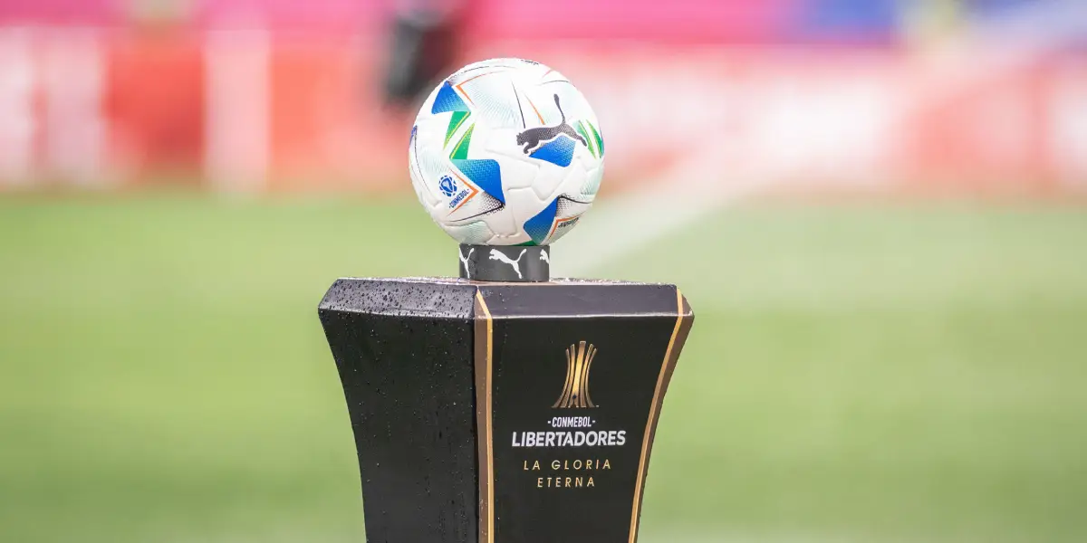 Bola utilizada em partida da Libertadores 2025