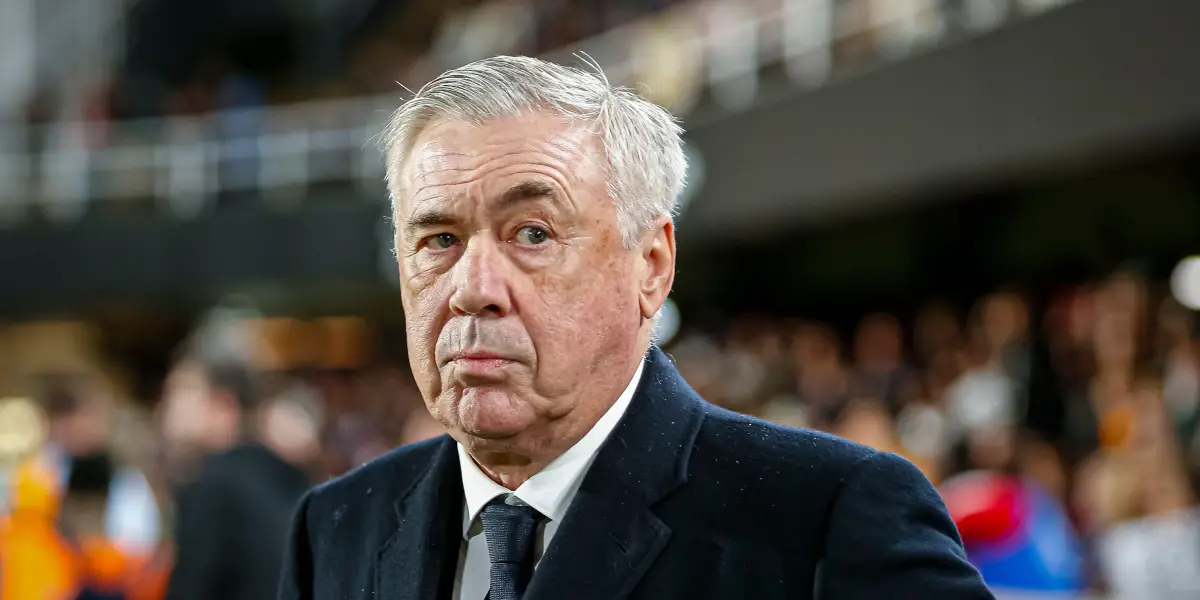 Carlo Ancelotti, treinador italiano, na beira do campo em jogo do Real Madrid
