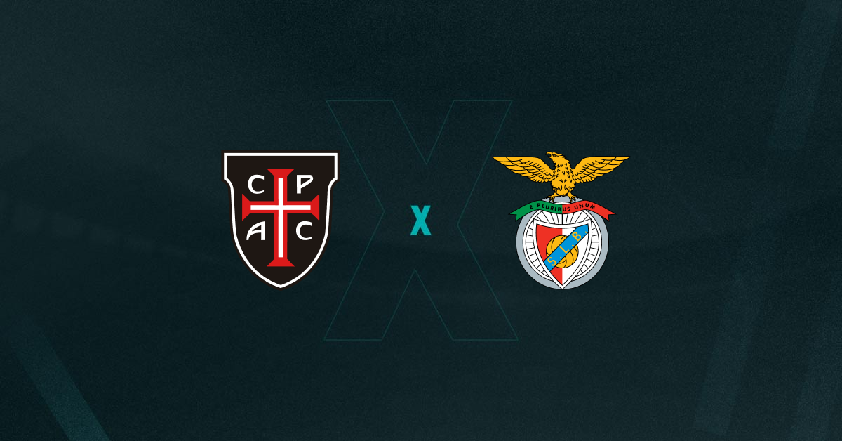 Escudos de Casa Pia e Benfica, que duelam pelo Campeonato Português