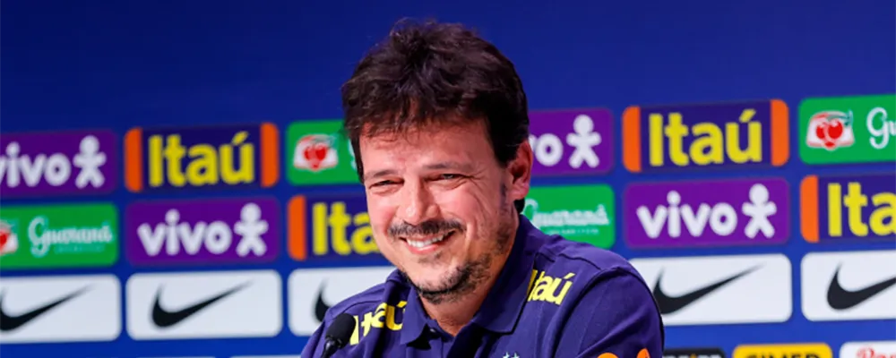 Fernando Diniz, treinador do Cruzeiro, está entre os melhores do mundo