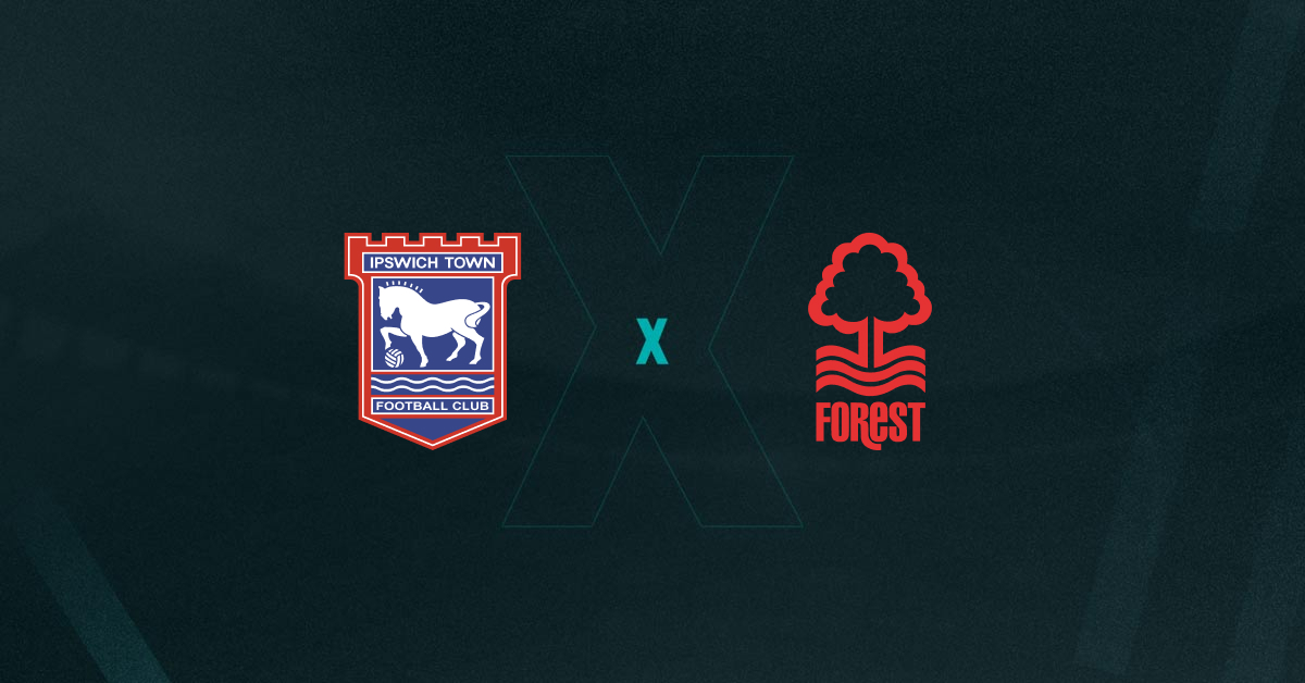 Escudos de Ipswich Town x Nottingham Forest, que se enfrentam pela Premier League