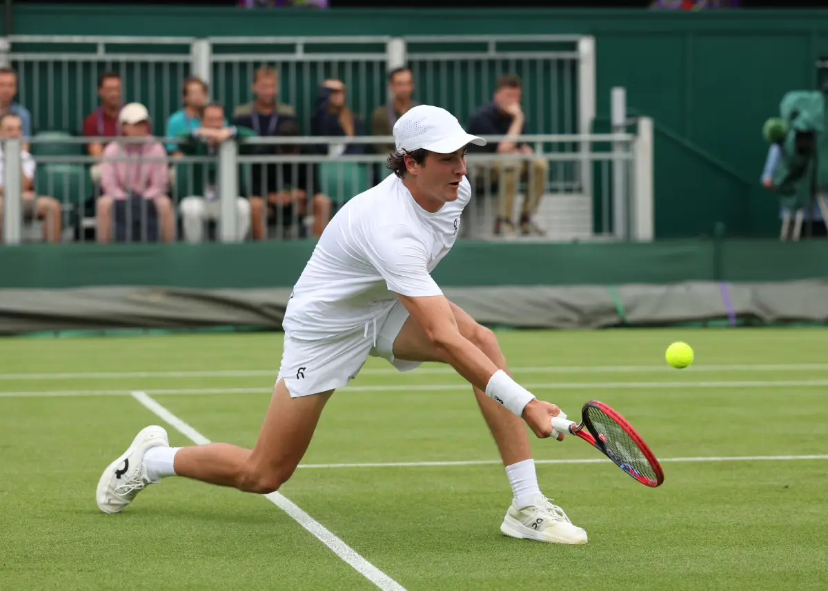 Foto de João Fonseca em Wimbledon pela 3ª rodada
