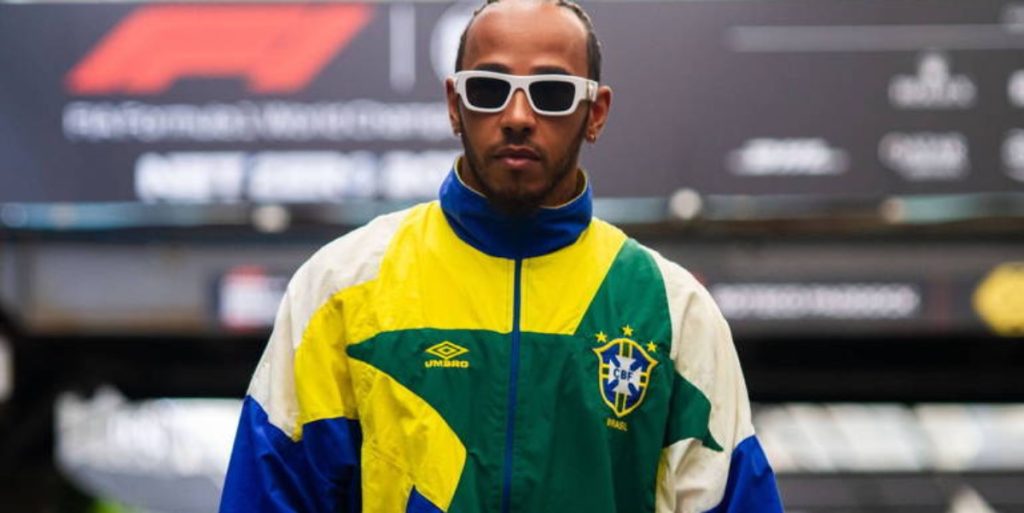 Lewis Hamilton homenageia seleção brasileira