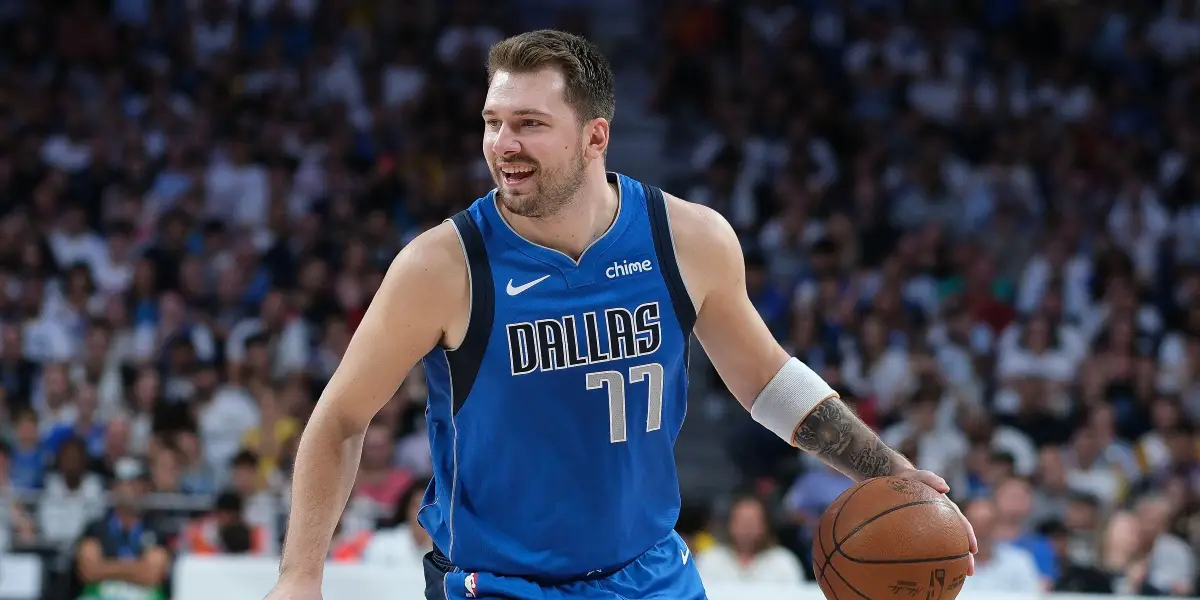 Luka Doncic com a camisa do Dallas Mavericks