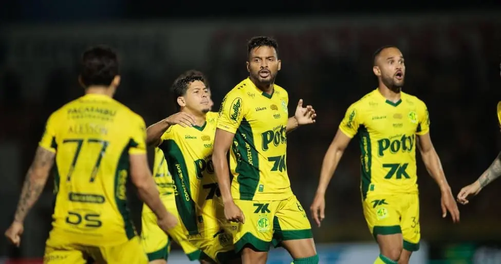 Jogadores do Mirassol comemoram gol no Brasileirão 2025