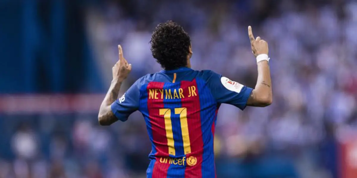 Neymar vestido com a camisa 11 do Barcelona