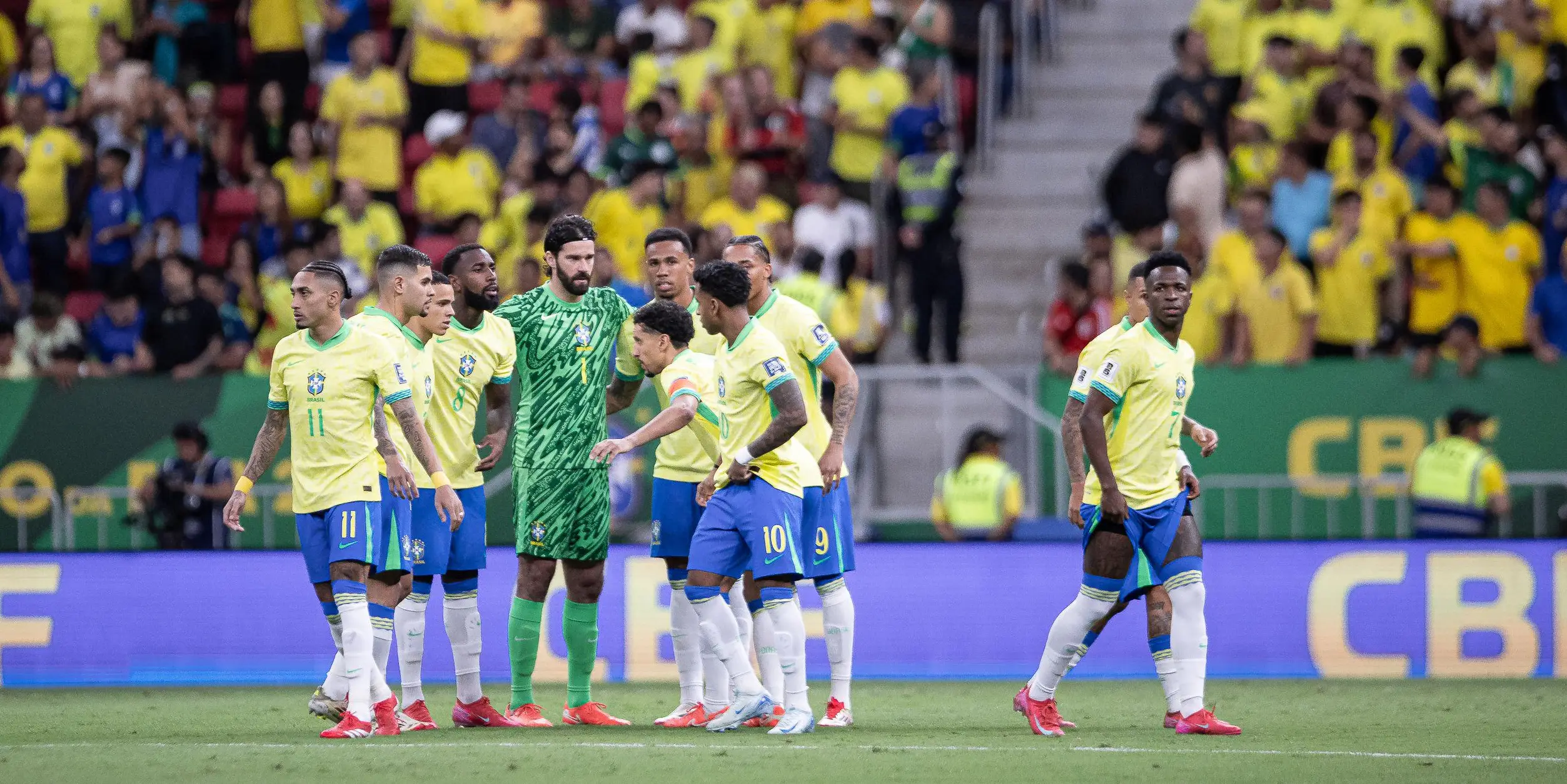 Jogadores da Seleção Brasileira em jogo das Eliminatórias da Copa de 2026