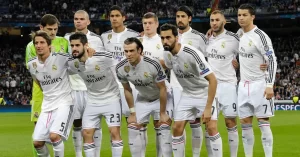 Álvaro Arbeloa ao lado de Gareth Bale no time principal do Real Madrid em 2015