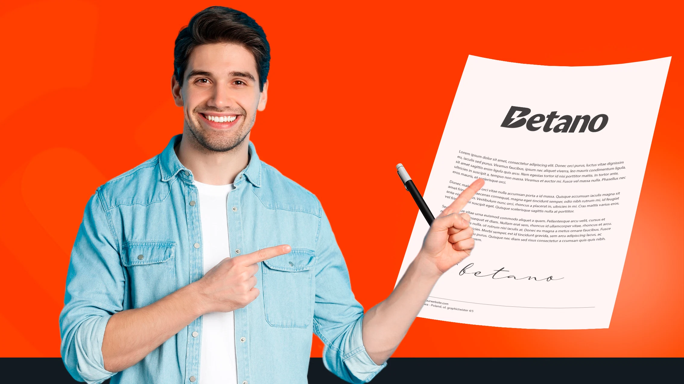 Imagem mostra homem sorrindo e apontando para um contrato assinado com a Betano