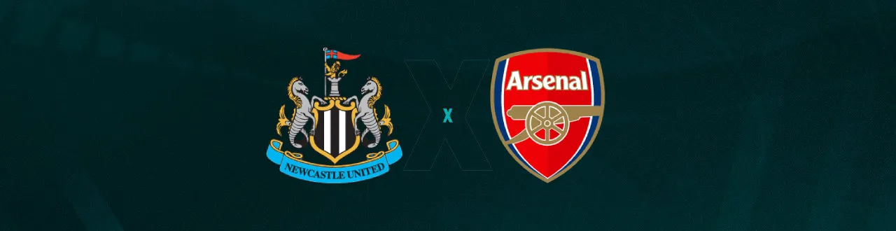 Escudos de Newcastle e Arsenal, que duelam pela Premier League
