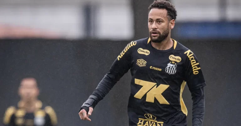 Neymar durante treino pelo Santos