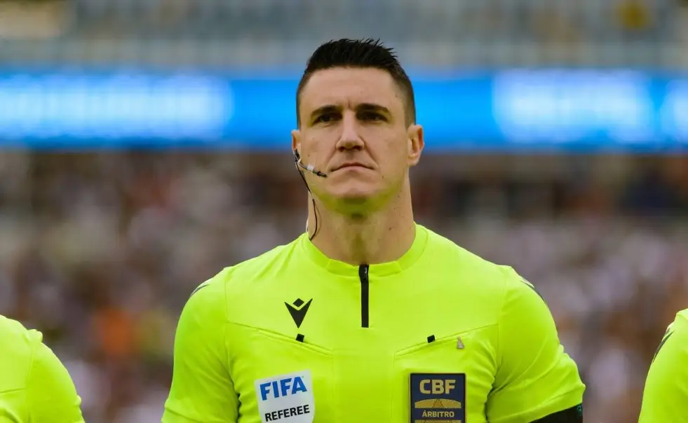 Rafael Klein apita o primeiro jogo da final da Copa do Brasil