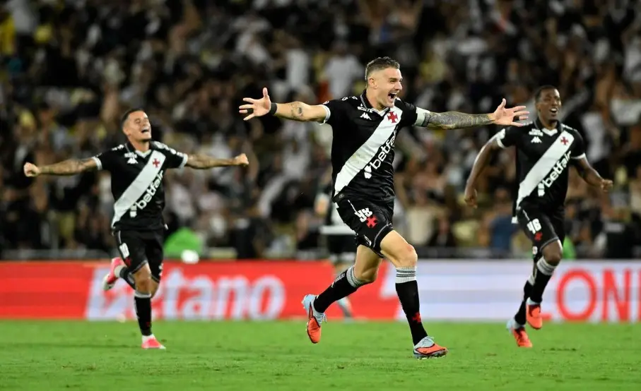Jogadores do Vasco comemoram classificação à final da Copa do Brasil